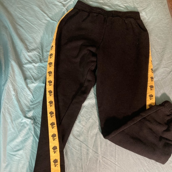 Black and yellow sweatpants with roses on them - Picture 2 of 3